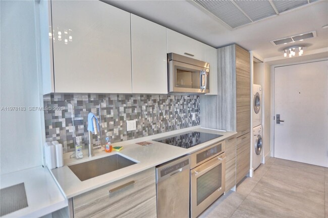 Foto del edificio - 1300 Brickell Bay Dr