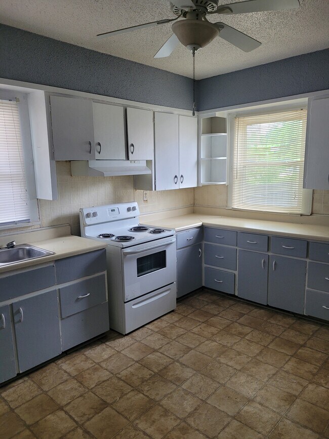 Building Photo - 2120 Larimore Ave