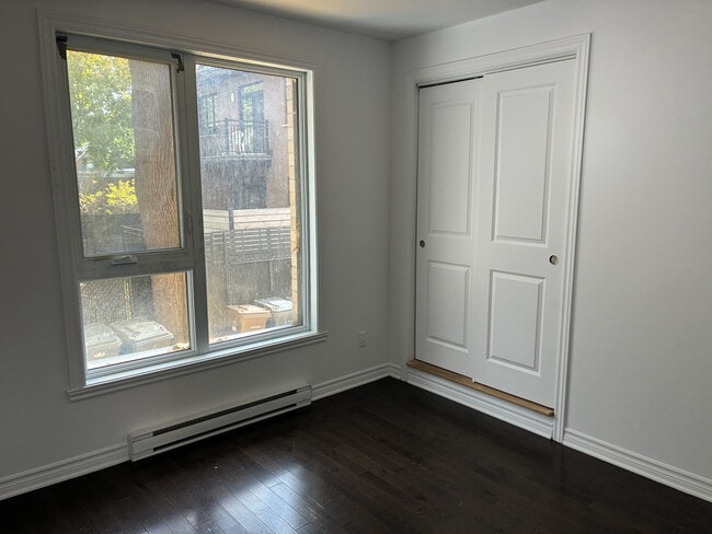 Building Photo - 5285 Av Beaconsfield