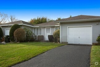 Building Photo - 146 Montauk Hwy