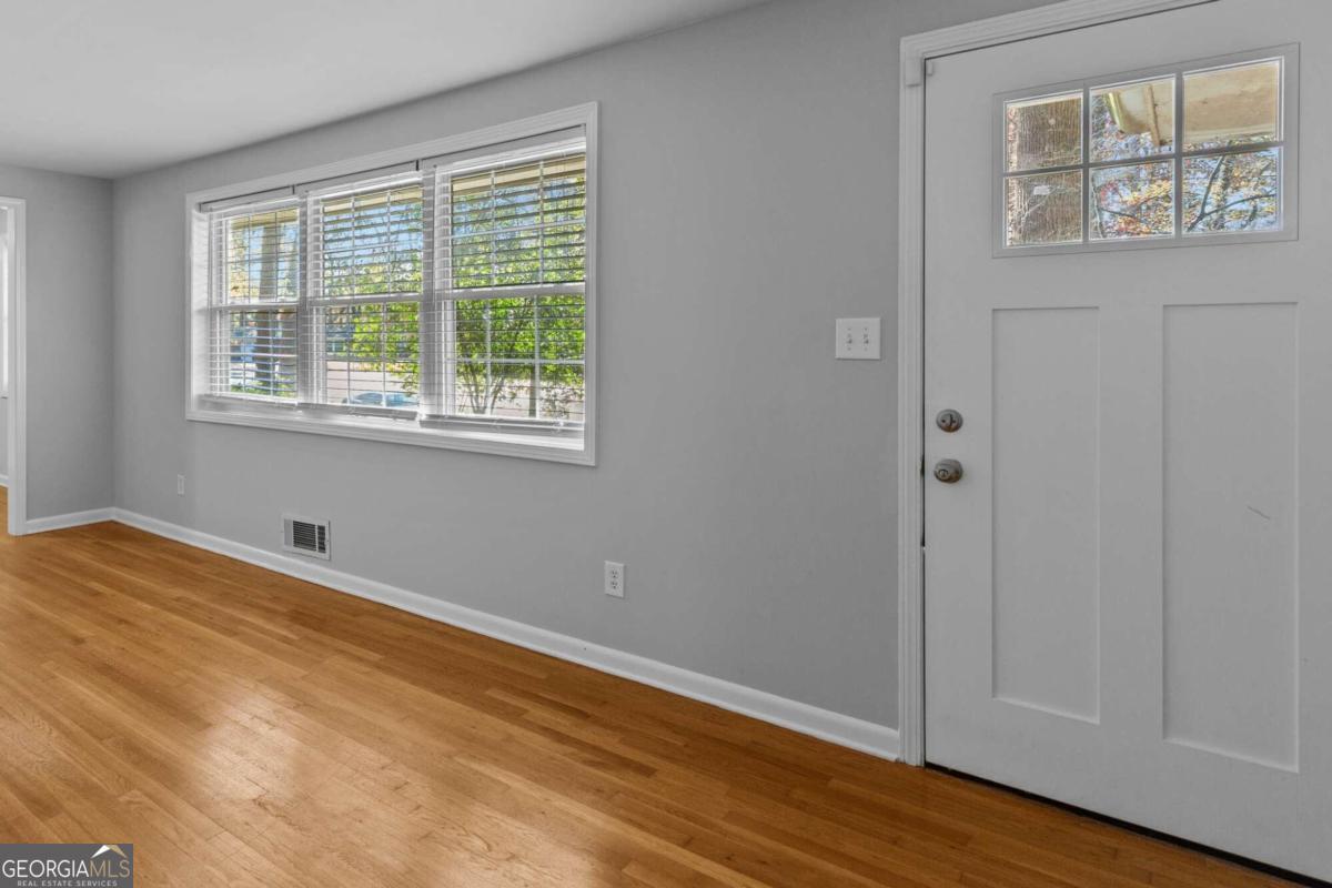 Foto principal - 2304 Capehart Cir NE