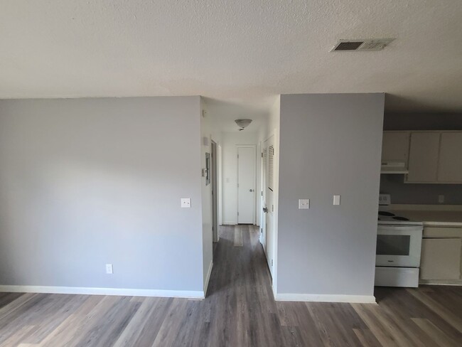 Building Photo - Great 2 bed 1 bath in Mayodan-View this ho...