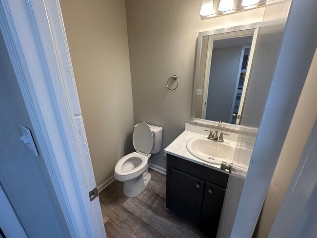 Foto del edificio - 2 bedroom 1.5 Bath Townhouse Village Green