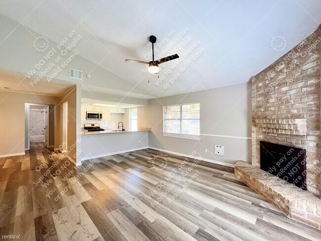 Foto del edificio - 3 br, 2 bath House - 28626 Lochlevan Ct