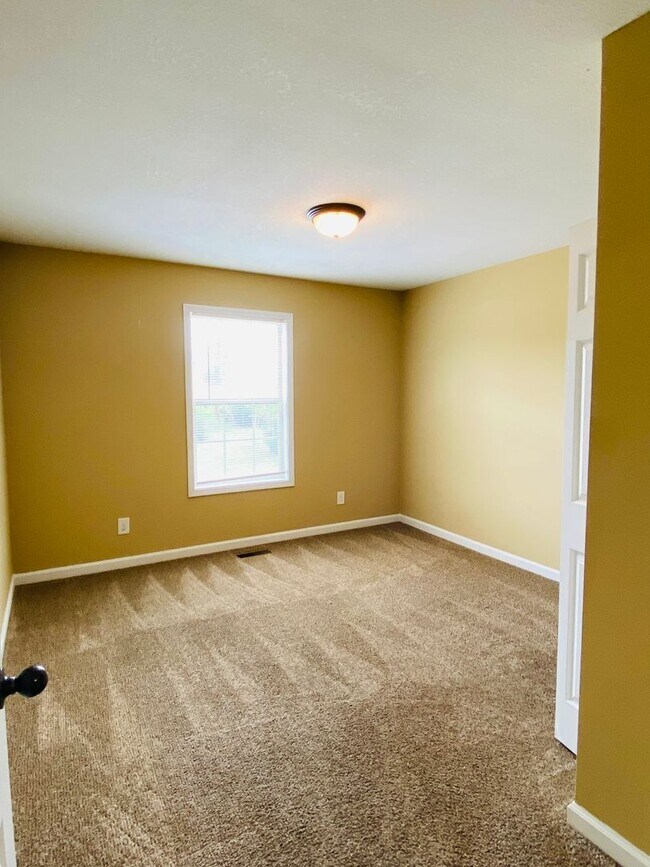 Building Photo - Townhome for Rent with Garage!