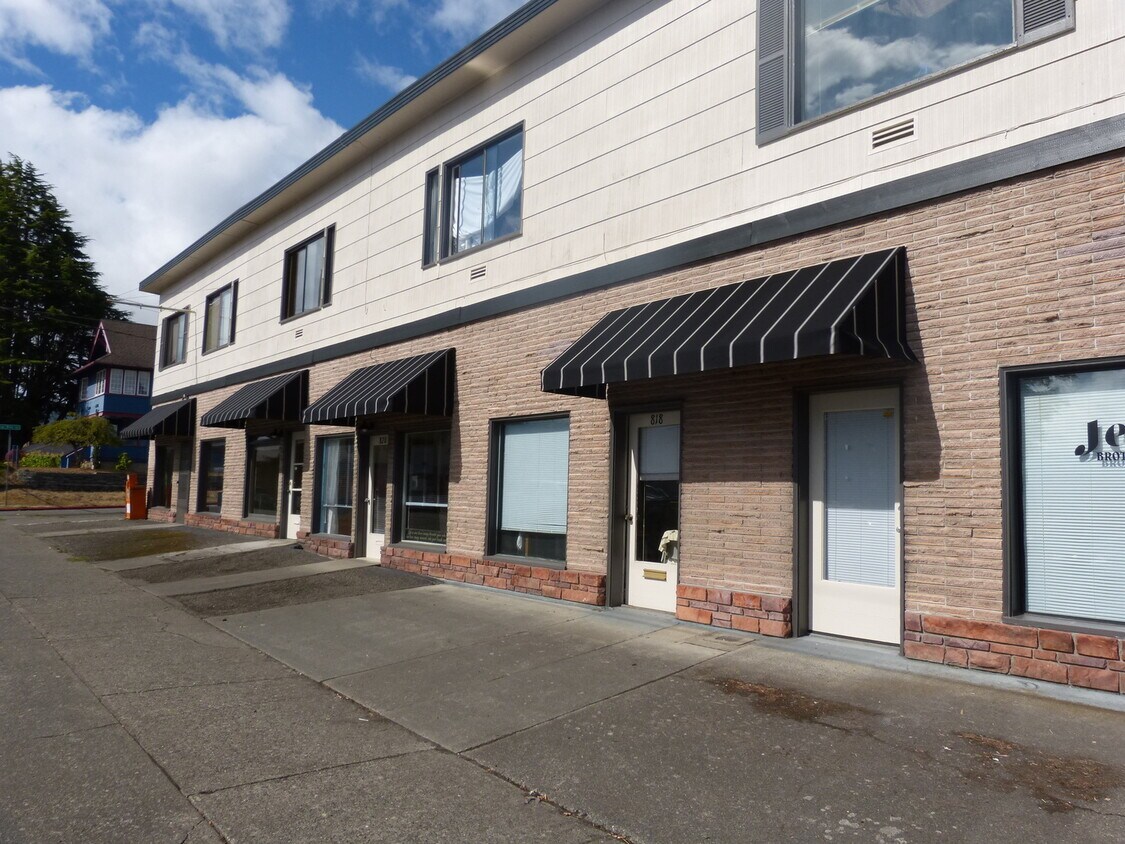 Primary Photo - 820 1/2 S. C Street ( upstairs unit )