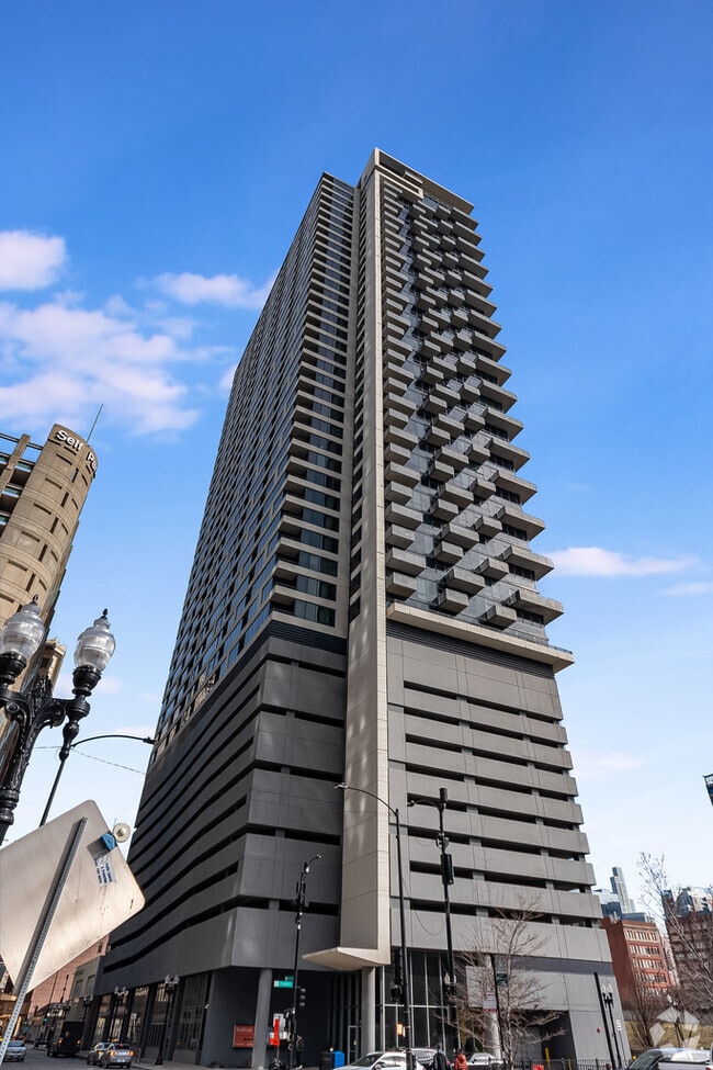 Building Photo - 235 W Van Buren St