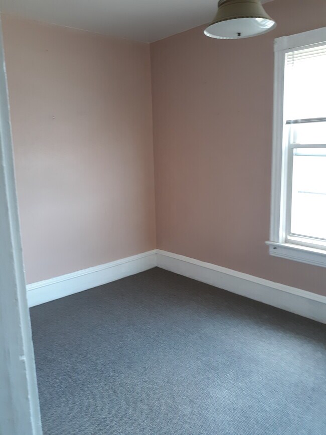 Bedroom 2 - 414 Walnut St