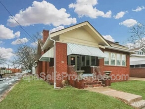 Building Photo - 107 E Archer Ave