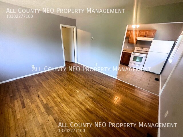 Building Photo - 1 bedroom, 1 bathroom in Cleveland availab...