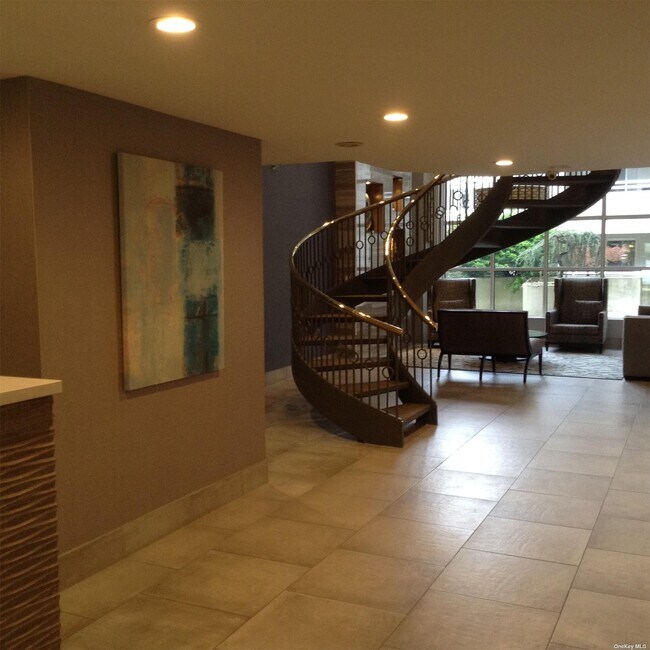 Foto del edificio - 100 Cutter Mill Rd