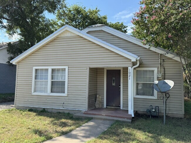 Foto del edificio - Charming 3 Bed, 1 Bath Home