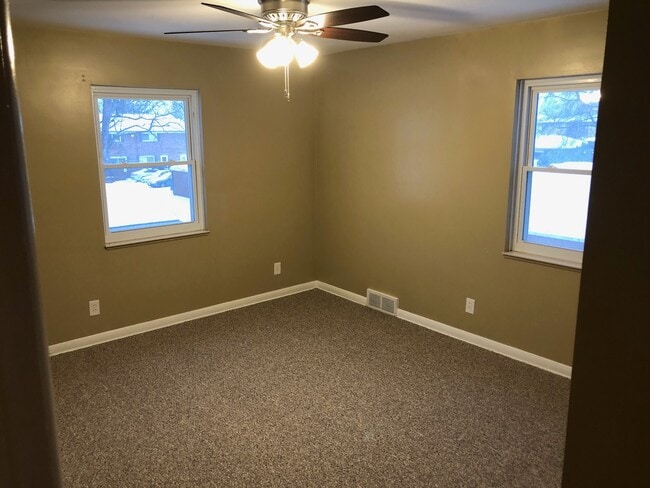 Foto del edificio - 2881 Chamberlain Rd