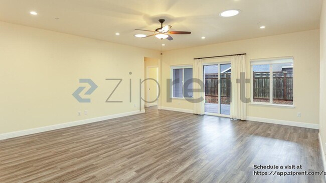 Foto del edificio - 1313 Crestview Ct