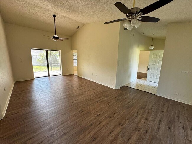 Foto del edificio - 2378 Comerwood Dr