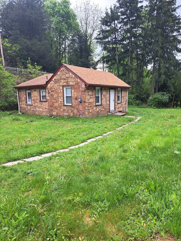 Primary Photo - 4332 Homestead Duquesne Rd