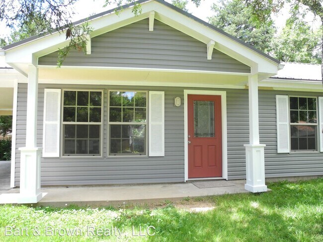 Building Photo - 3 br, 1 bath House - 160 Eric Dr.