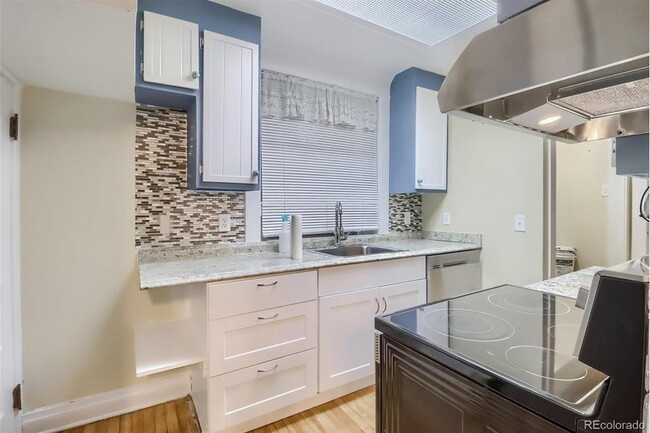 Foto del edificio - Charming 4 Bed, 2 Bath Town Home in Prime ...