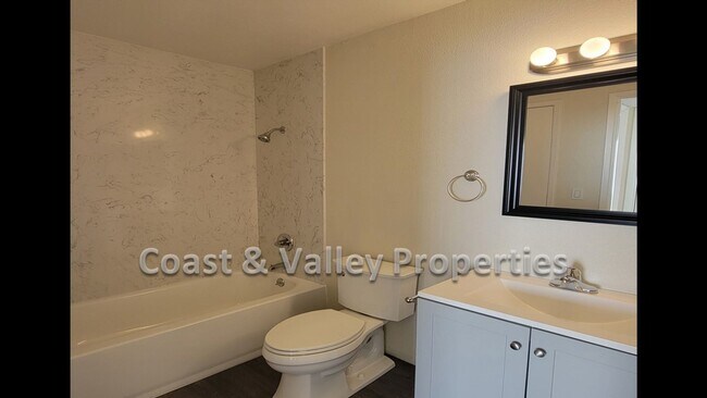 Building Photo - Wonderful North Salinas Home for RENT!!!