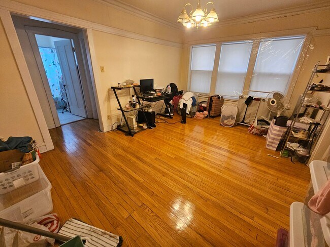 Foto del edificio - Lovely and Very Large Ravenswood Manor 1 BR