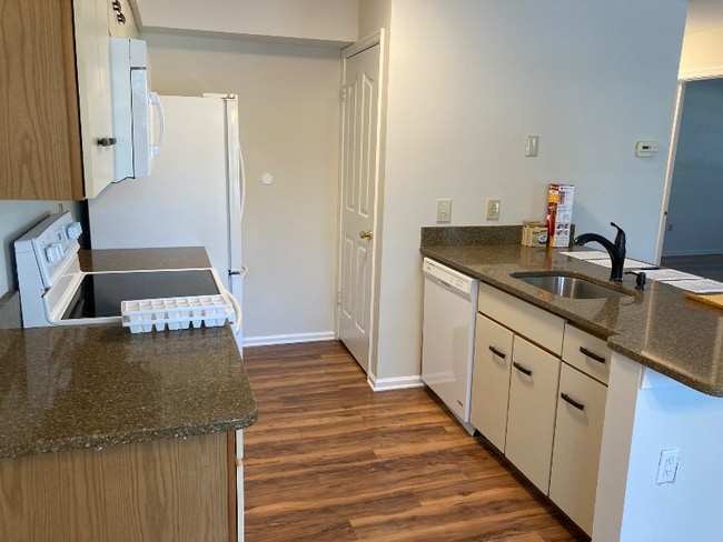 Building Photo - 209 Foxmeadow Dr