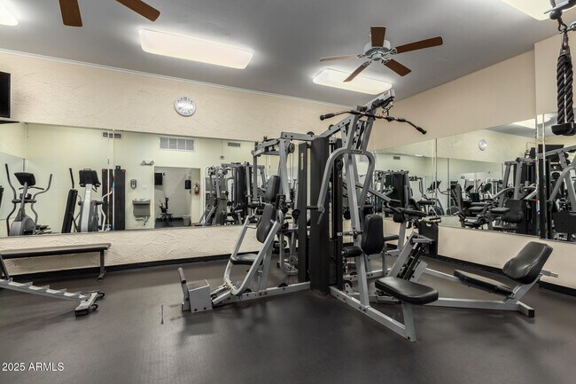 Foto del edificio - 7930 E Camelback Rd