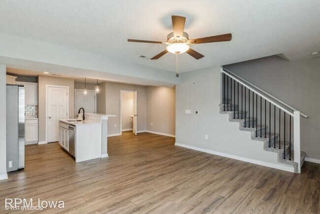 Building Photo - 3 br, 2.5 bath House - 916 NE 57th Lane
