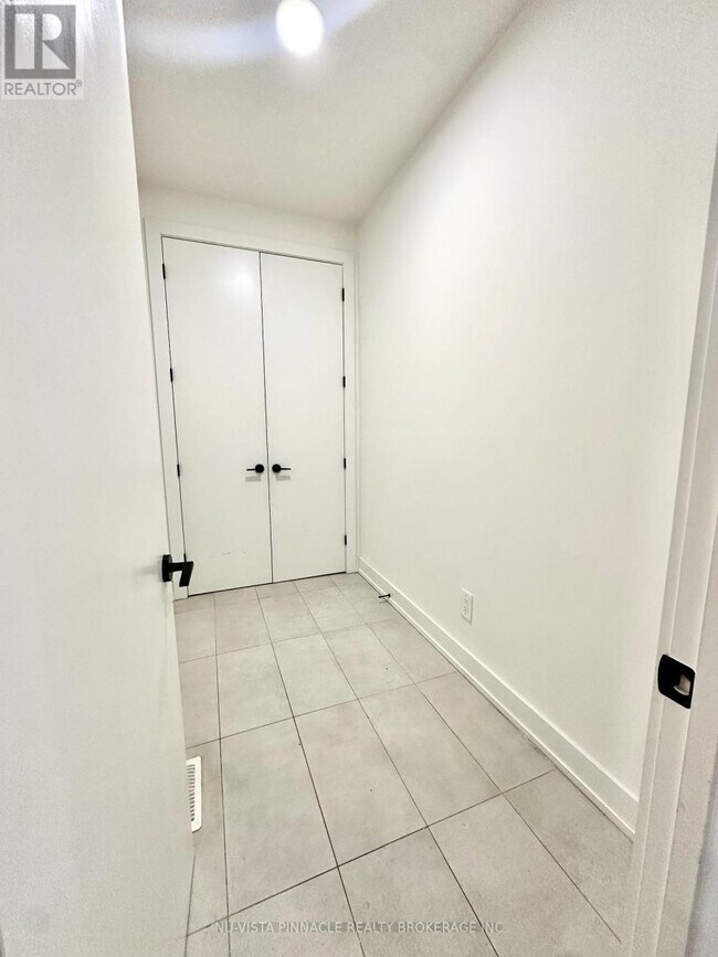 Building Photo - 1965 Upperpoint Gate