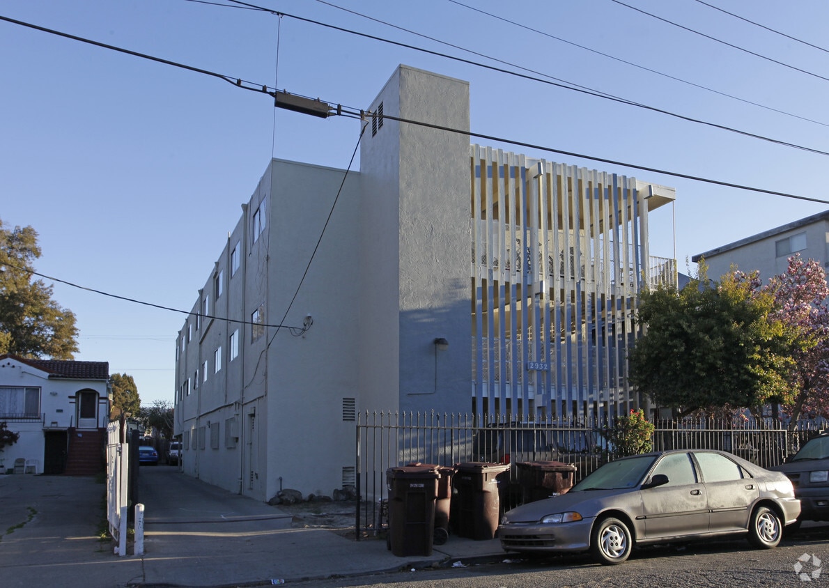 Primary Photo - 2932 E 19th St