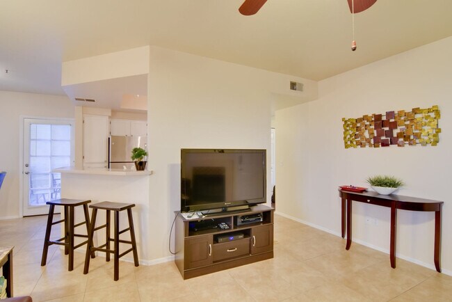 Foto del edificio - 9450 E Becker Ln