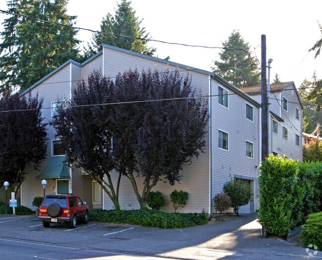 13826 Greenwood Ave N, Seattle, WA 98133 Apartments Seattle, WA