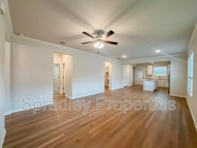 Foto del edificio - 8112 Pineridge Wy