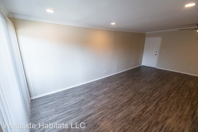 Building Photo - 4444 Ensign Ave