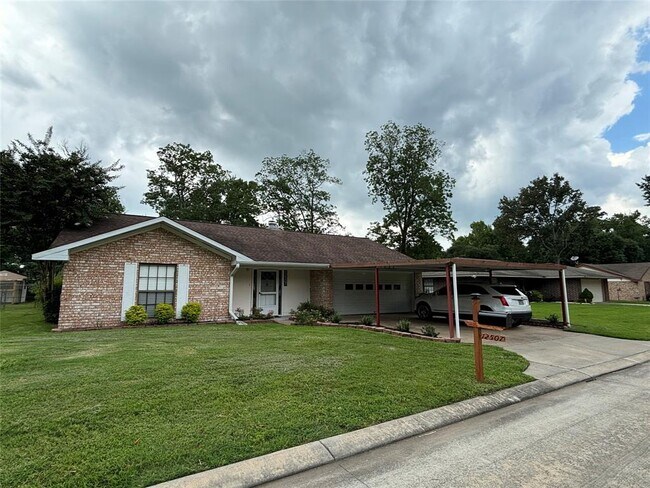 Building Photo - 12507 Old River Dr