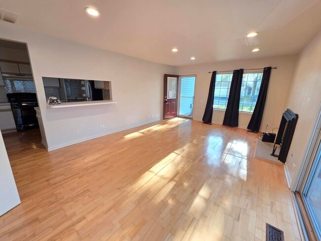 Building Photo - 403 Trenton Ct