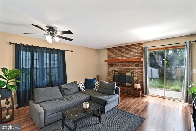 Foto del edificio - 801 Commons Ln