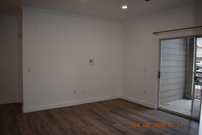 Building Photo - Beautiful Ground Floor Condo in Falling Water Condominiums!!