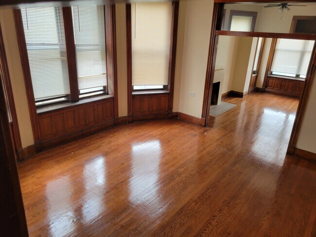 Building Photo - 2139 S Western Ave