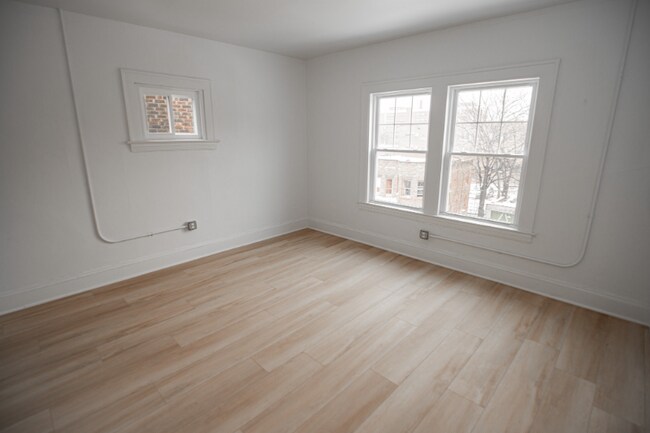 Foto del edificio - 1388 W 83rd St