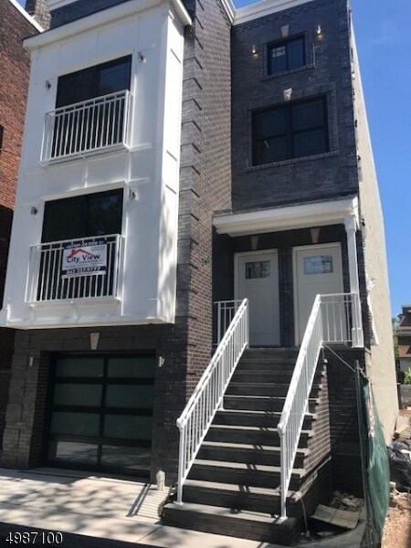Primary Photo - 349 Elm St