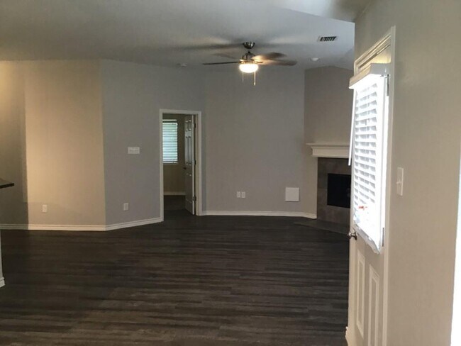 Foto del edificio - 5010 Chase Mountain Dr