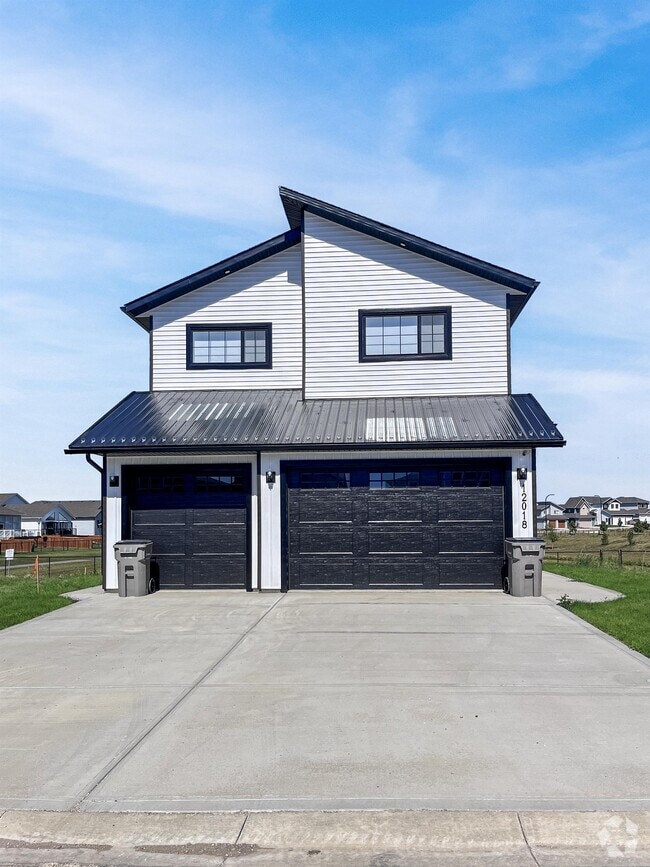 Building Photo - 12018-12077 77 Ave