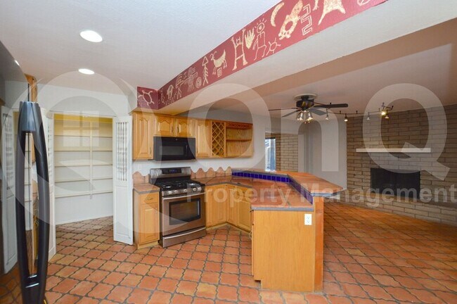 Building Photo - 1623 E Palmcroft Dr