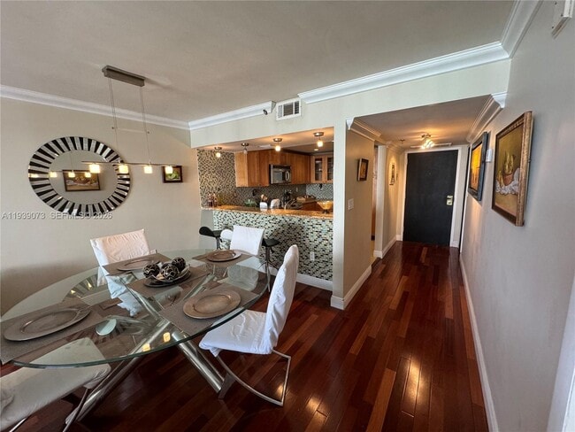 Foto del edificio - 555 NE 15th St