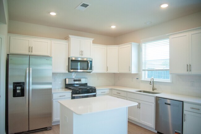 Building Photo - 307 River Trce Lp