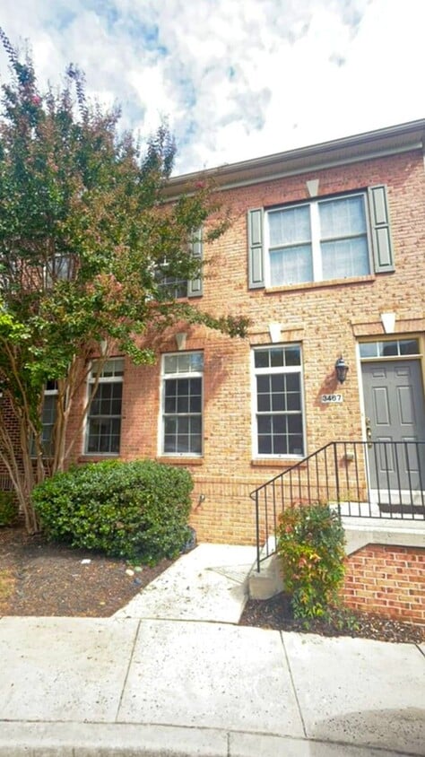 Beautiful 3 Bed 3.5 Bath Brick Townhome In... - Beautiful 3 Bed 3.5 Bath Brick Townhome In...