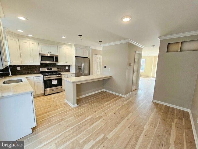 Photo - 750 E Marshall Street Unit 611 Townhome