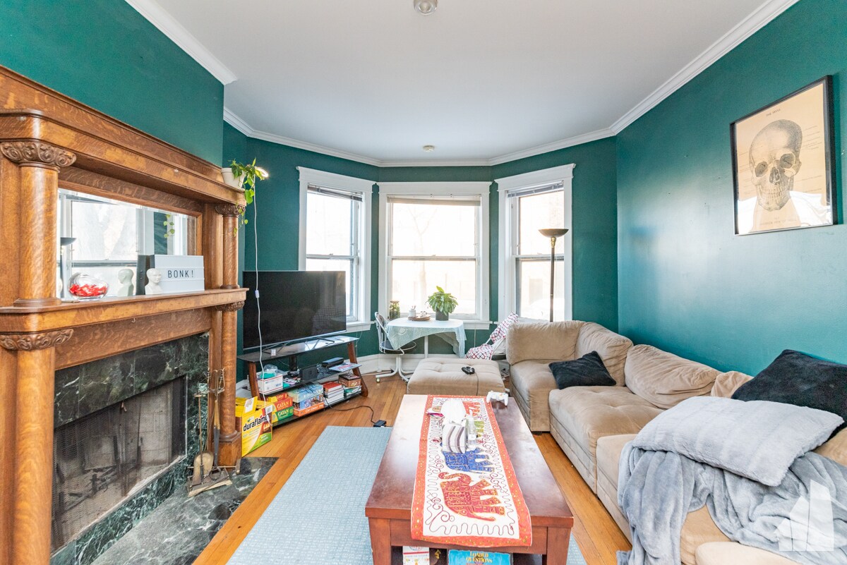 735 W Barry Ave, Chicago, IL 60657 Condo for Rent in Chicago, IL