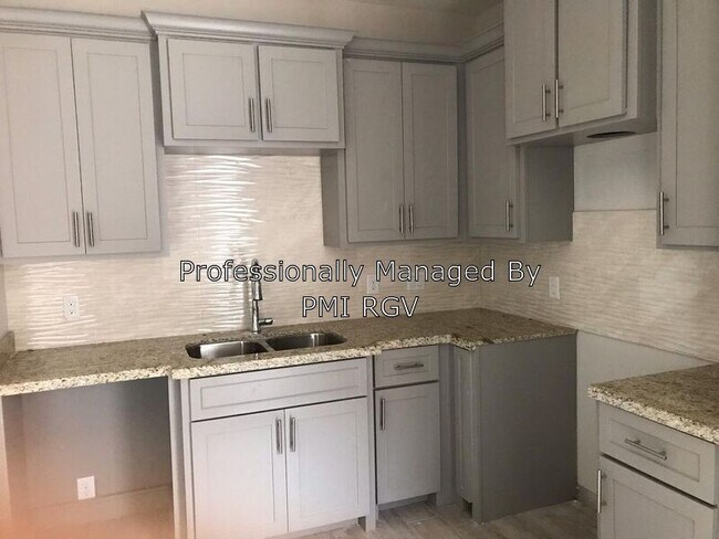 Foto del edificio - 2806 Primrose Ave