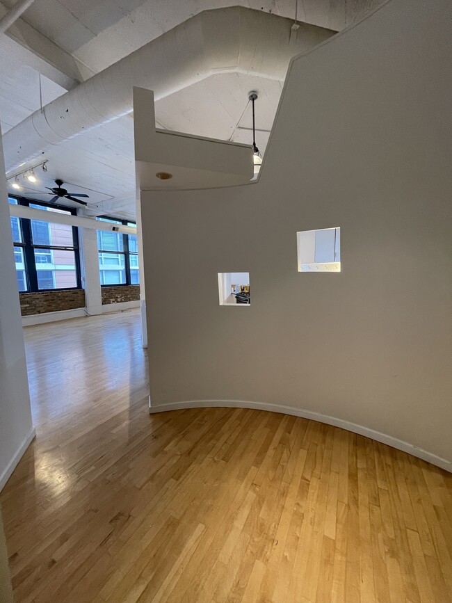 Building Photo - 124 W Polk St